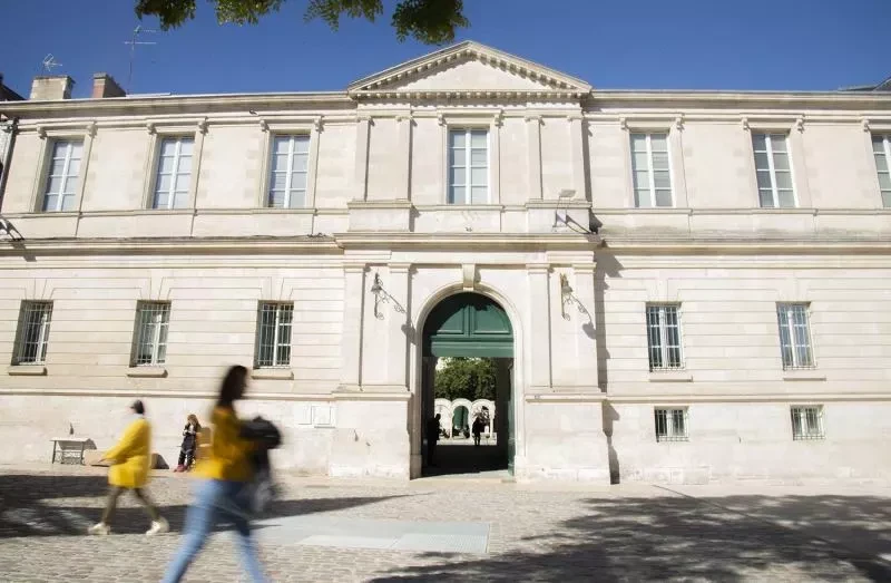 法国普瓦提埃大学